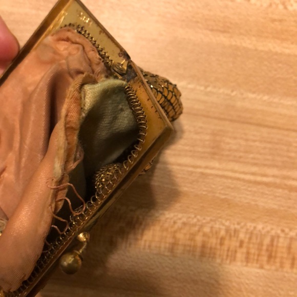 Vintage Gold Change Purse - Picture 4 of 8